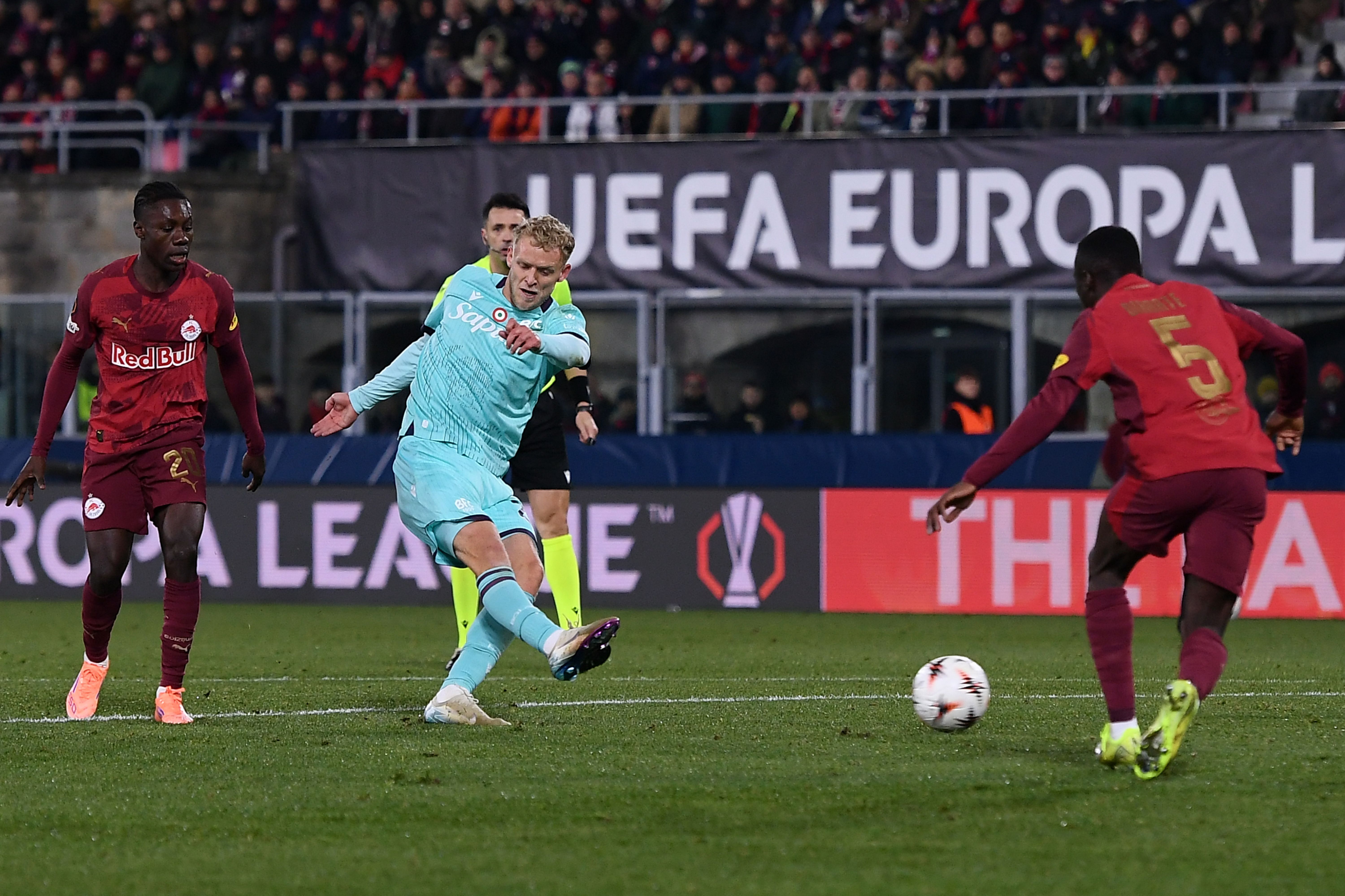 Jens Odgaard of Bologna FC scores 