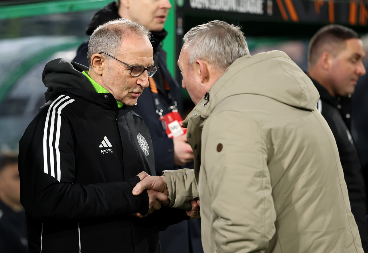 Martin O'Neill, Manager of Celtic interacts with Ron Jans, Head Coach of FC Utrecht