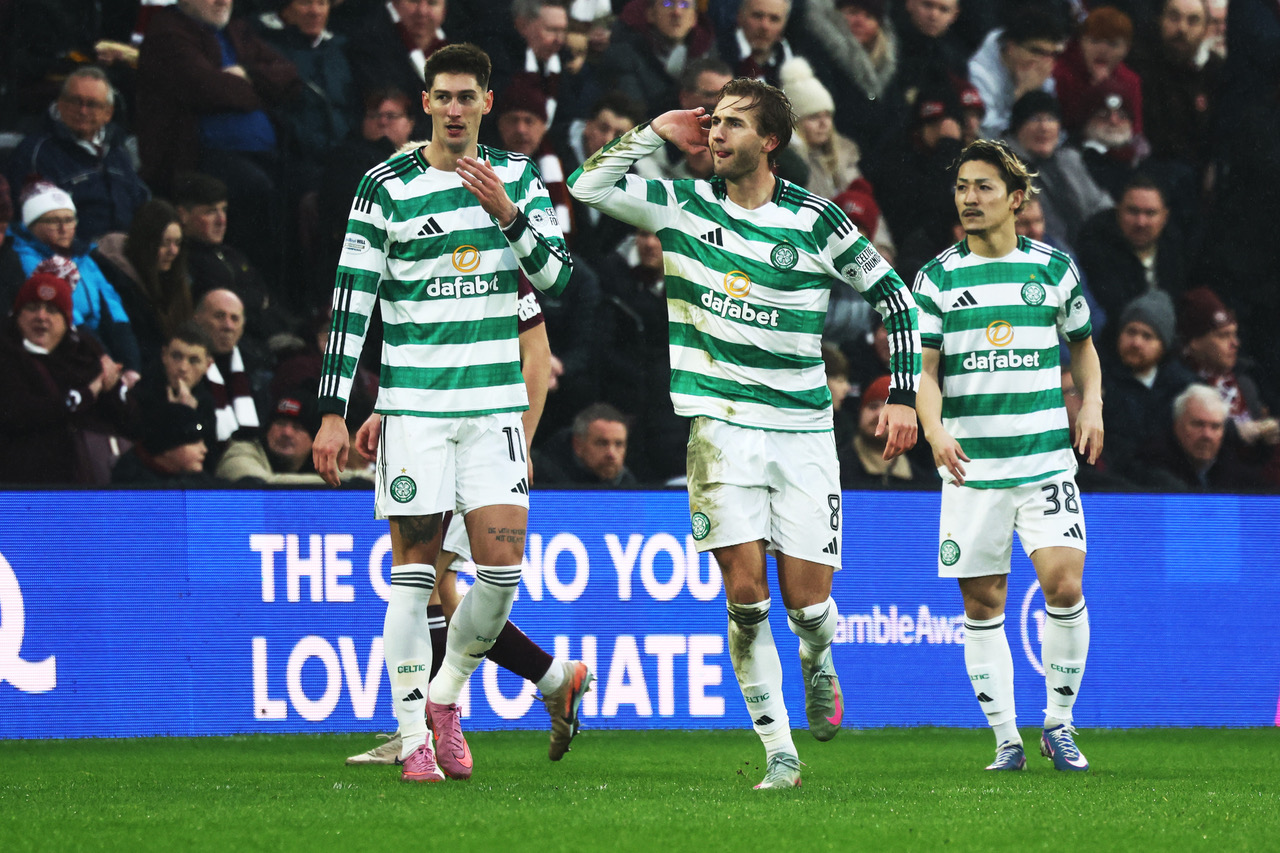 Benjamin Nygren  acknowledges the Celtic fans 