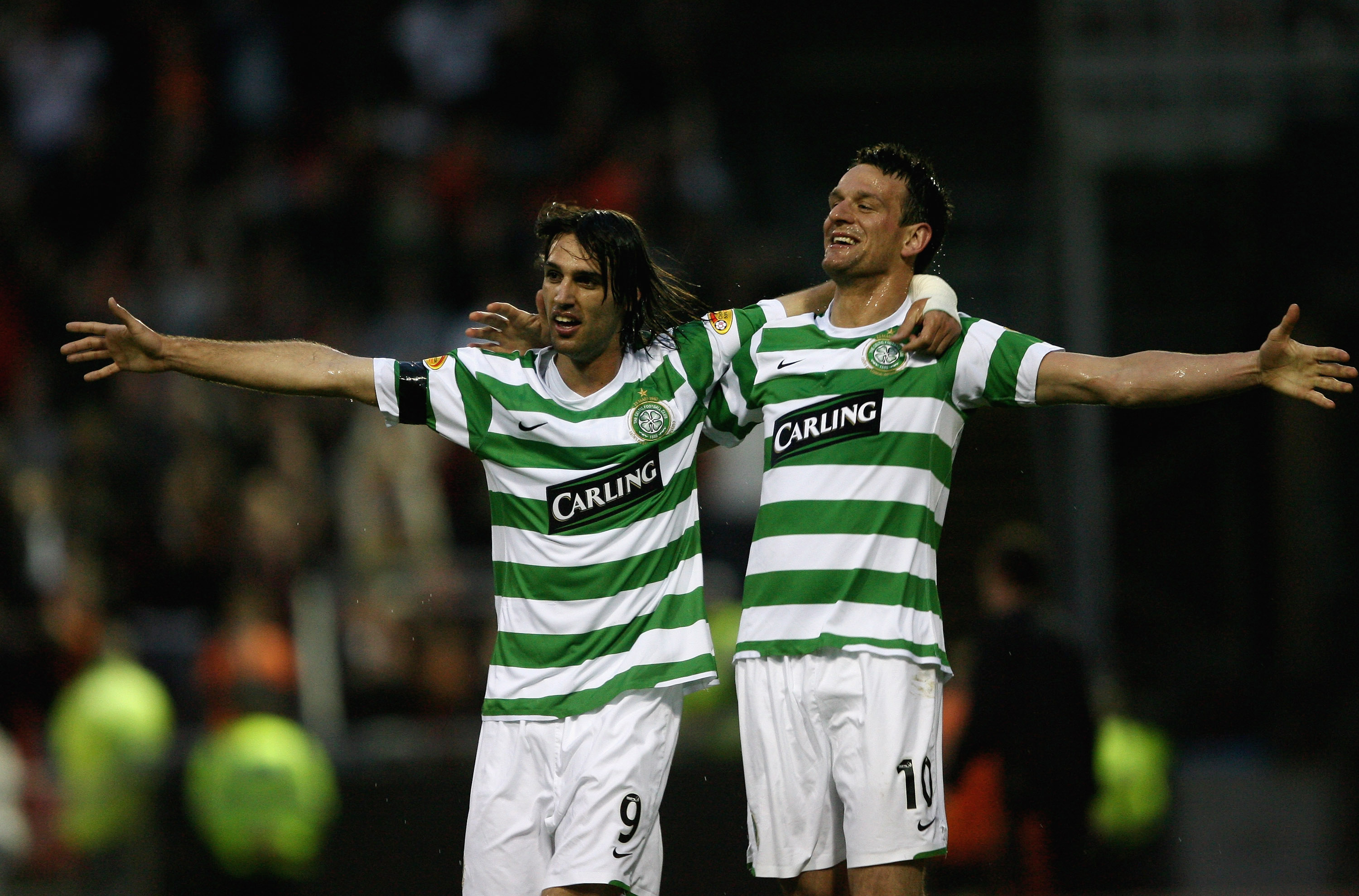 Samaras and Vennegoor of Hesselink celebrate the title win on 2008