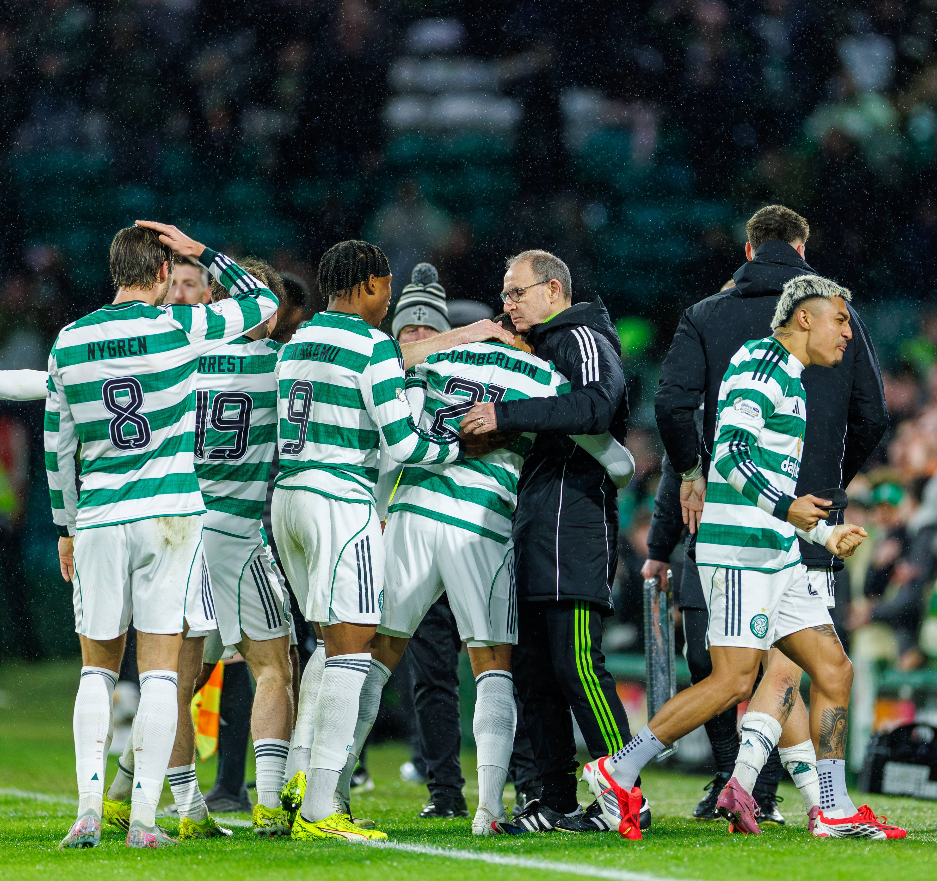 Alex Oxlaide-Chamberlain with Martin O Neill after his goal