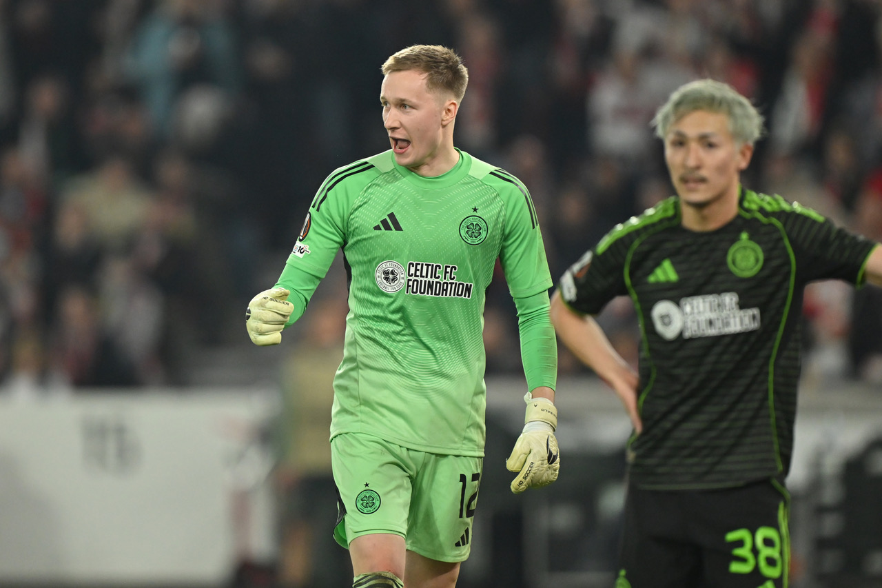 Viljami Sinisalo and Daizen Maeda of Celtic