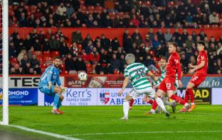 Benjamin Nygren scores.