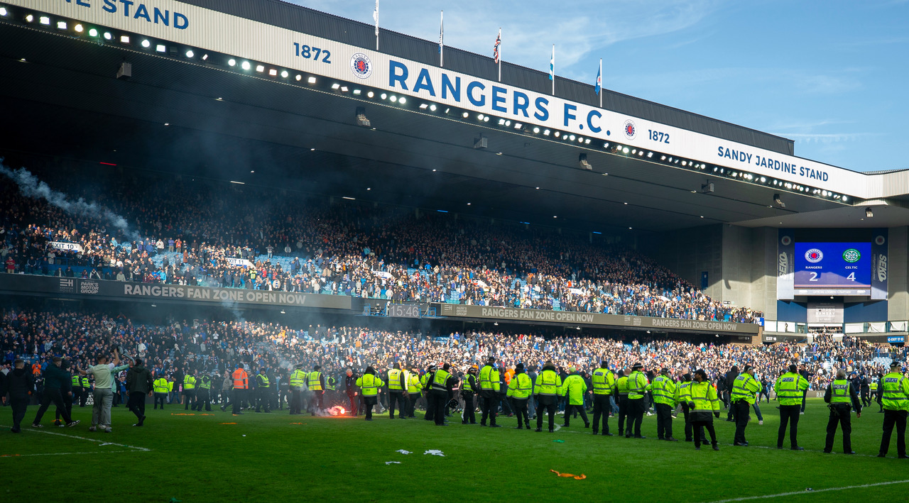 Celtic supporters in the Free Broomloan