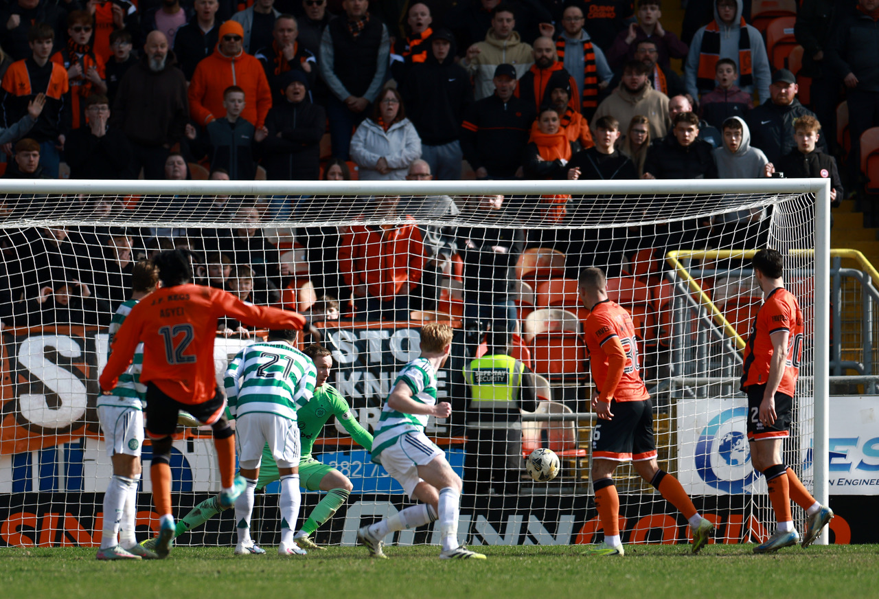 Emmanuel Agyei of Dundee United scores