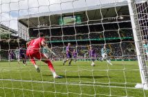 Alex Oxlade-Chamberlain scores